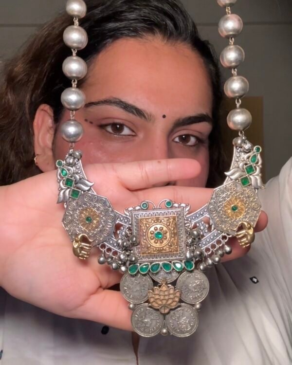 Dua Statement Neckpiece
