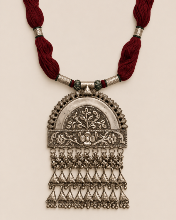 Aarohi Statement Neckpiece